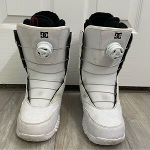 DC White Snowboard Boots with BOA Dial and Black Lining